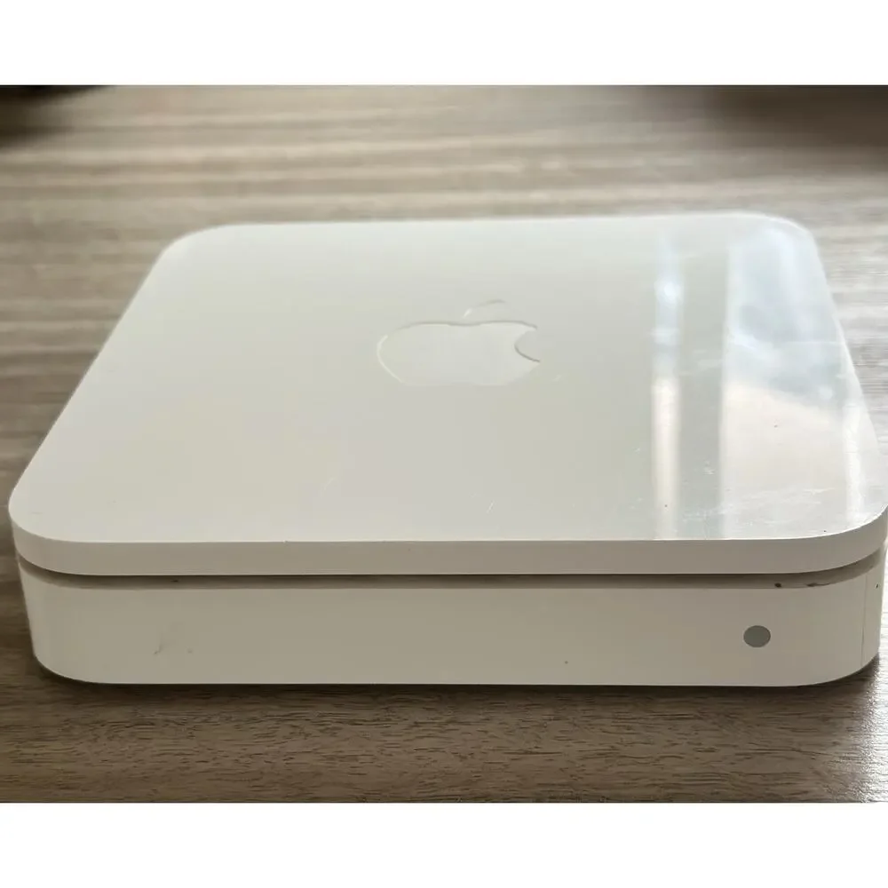 Apple A148 Wireless WiFi Dual Band Router Base Station W/Power Adapter